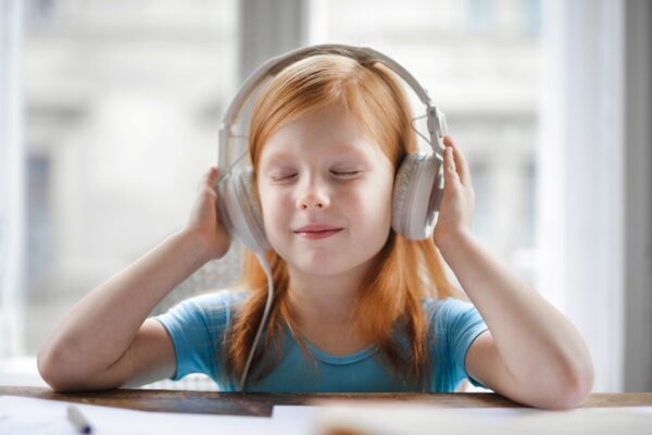 5 Best Noise-Cancelling Headphones For Kids With Autism 